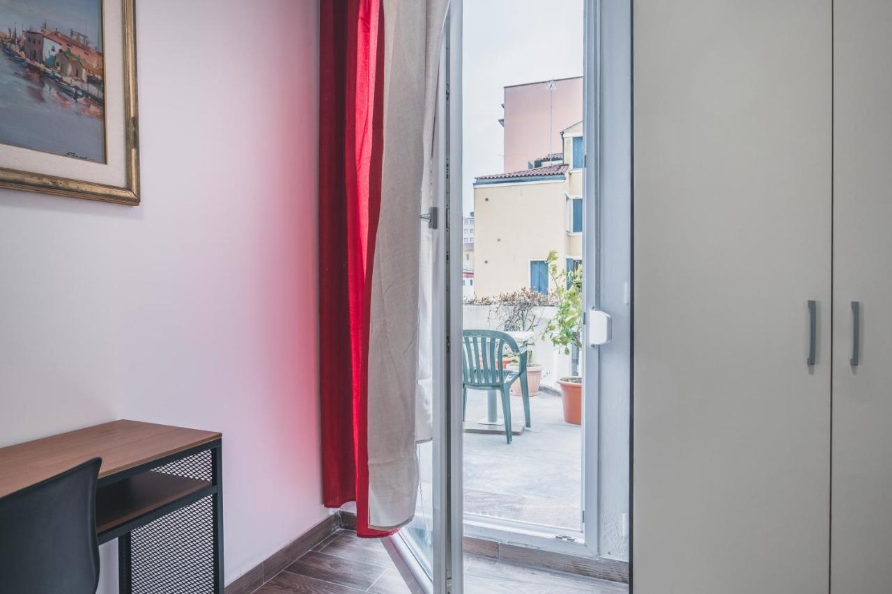 Bulldog Station Apartments With Private Wc, Ac, Tv Mestre Kültér fotó