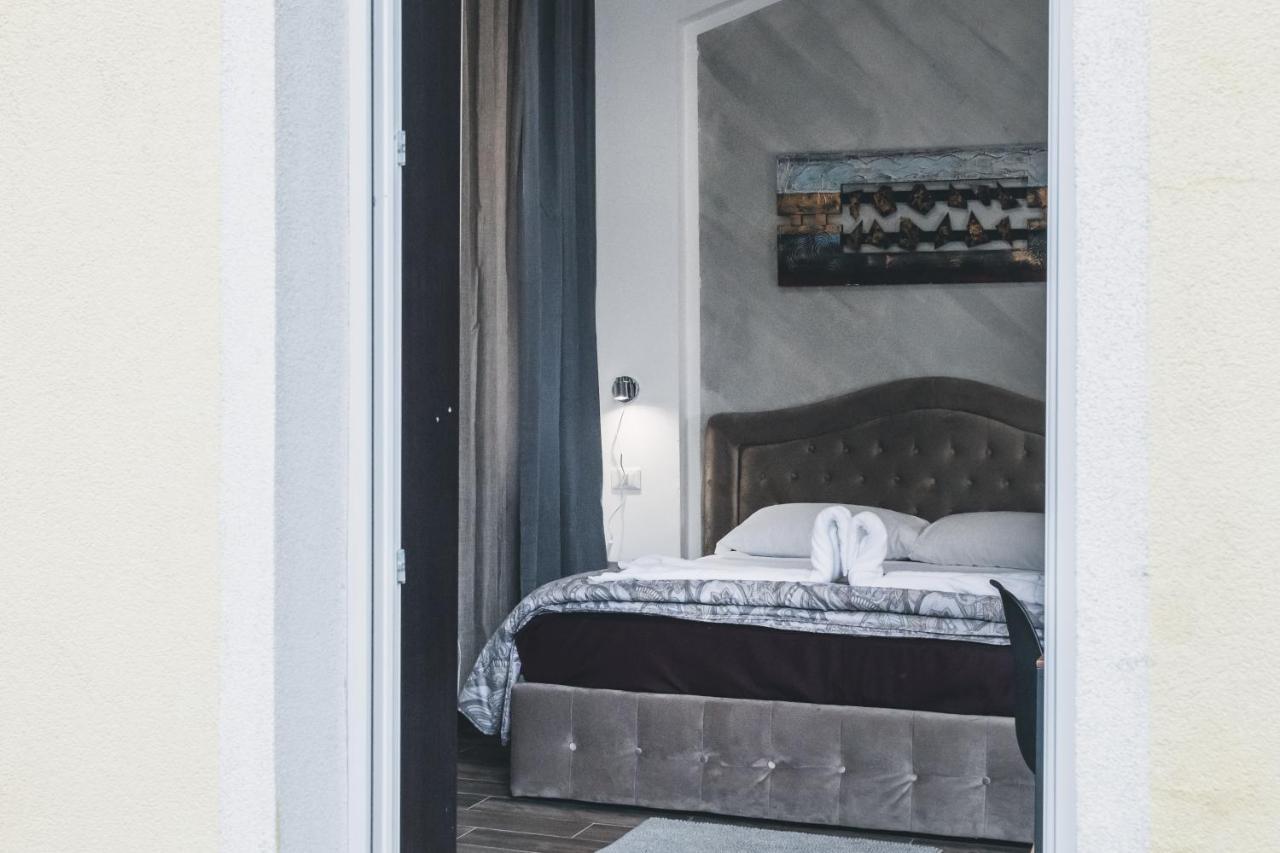 Bulldog Station Apartments With Private Wc, Ac, Tv Mestre Kültér fotó
