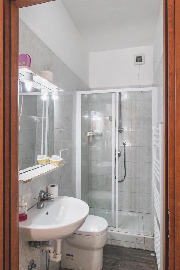 Bulldog Station Apartments With Private Wc, Ac, Tv Mestre Kültér fotó