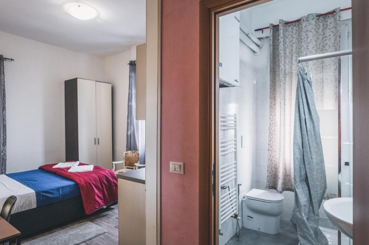 Bulldog Station Apartments With Private Wc, Ac, Tv Mestre Kültér fotó