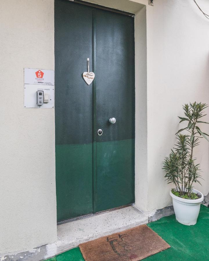 Bulldog Station Apartments With Private Wc, Ac, Tv Mestre Kültér fotó