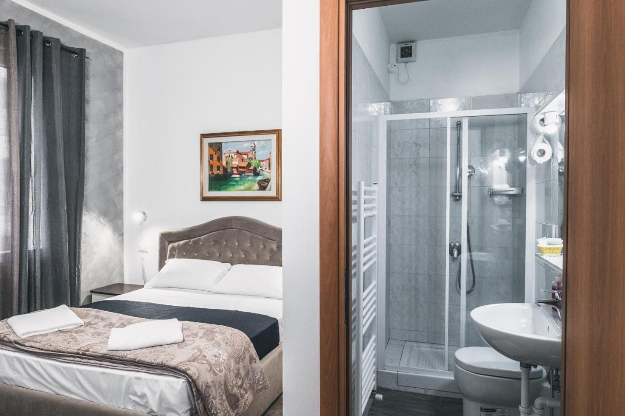 Bulldog Station Apartments With Private Wc, Ac, Tv Mestre Kültér fotó
